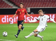 九游娱乐-皖南黑豹队对阵庐州鲸鲨队，篮球季后赛读秒绝平，门将神扑救主——节奏掌控在手的简单介绍