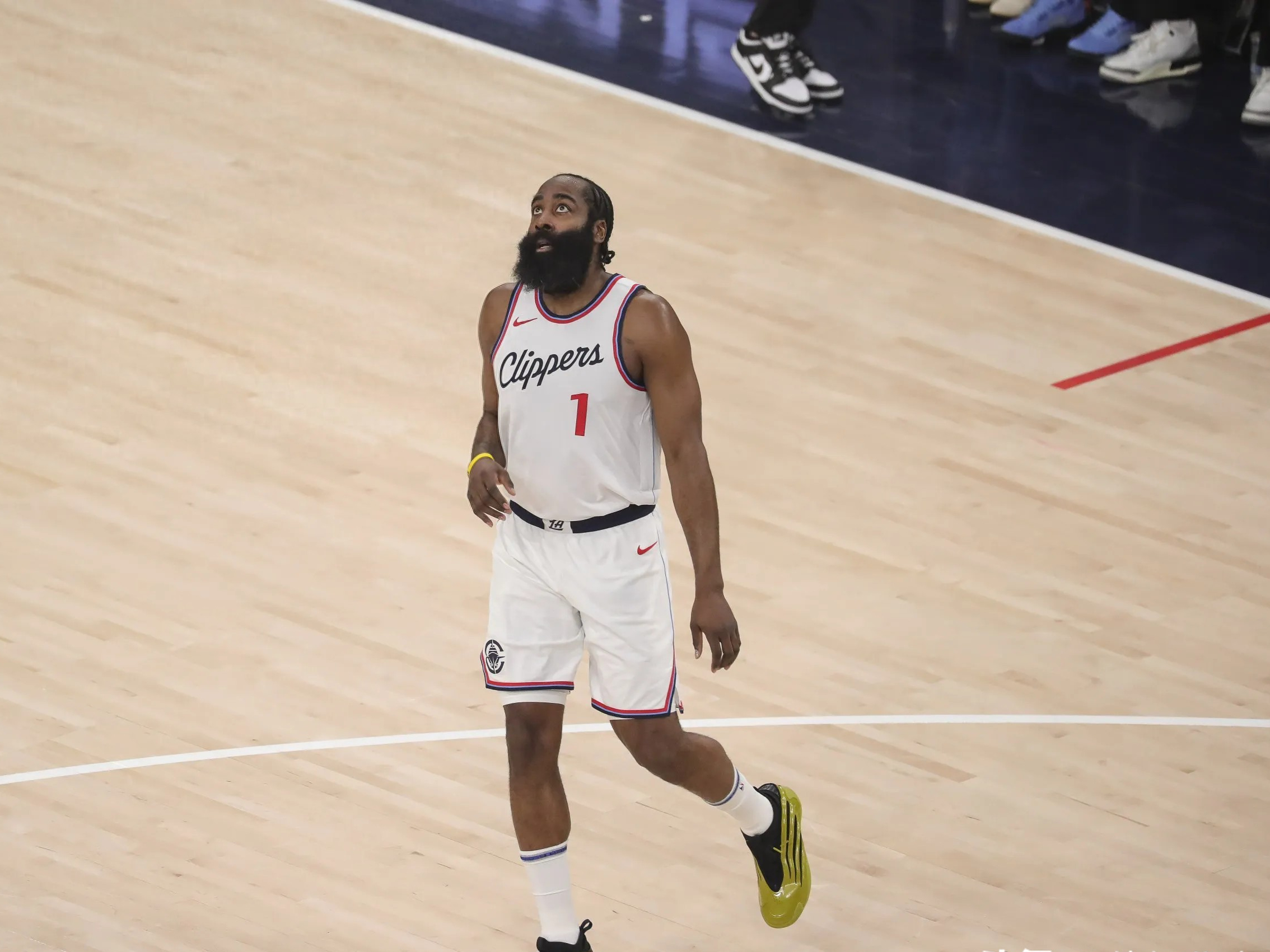 加时末段NBA季后赛焦点战,广东宏远更衣室发声,更衣室稳定,临场指挥获称赞的简单介绍 加时末段NBA季后赛焦点战,广东宏远更衣室发声,更衣室稳定,临场指挥获称赞的简单介绍